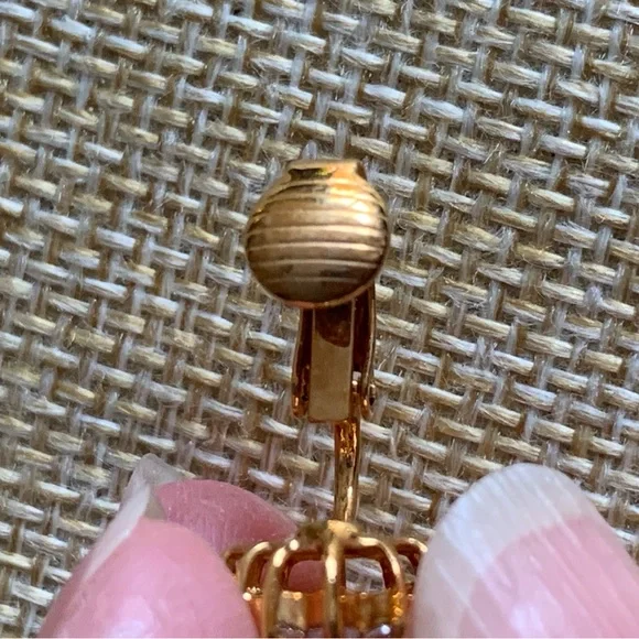 High quality vintage aquamarine and crystal clip on earrings. - Picture 3 of 9